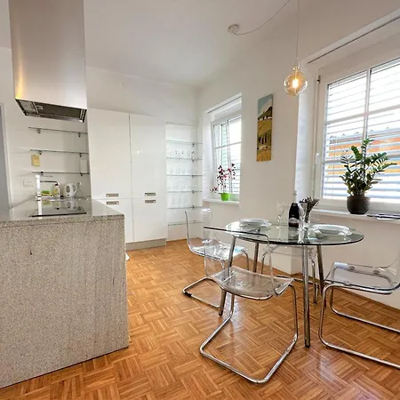 Charming Starry Night Apartment